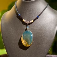 bluis_green_amber_pendant