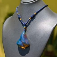 dominican_amber_pendant_with_green_spots_1060073238