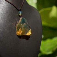 dominican_pendant_from_la_bucara_amber