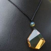 faceted_dominican_amber_pendant