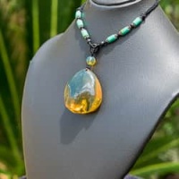 gold_green_dominican_amber_pendant
