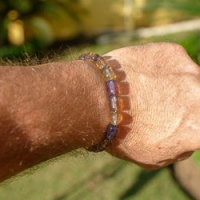 stretching_bracelet_tubular_and_olive_beads