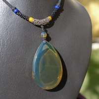top_quality_almond_shaped_green_pendant