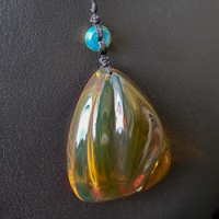 vivid_green_pendant