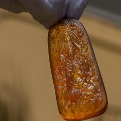 BAP1184 Burmese Amber Carving 12