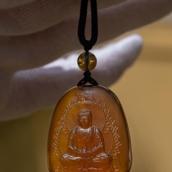 BAP1186 Burmese Amber Carving 12